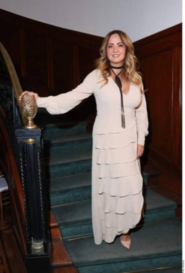 'No sé qué relaciones tienen con sus parejas o esposo en las cuales no les permitan salir a ningún lado o no los dejen tener amistades, ése no es nuestro caso', declaró. Rubín señaló que su esposa confía en él y que no hay ese tipo de problemas.