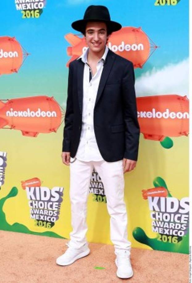 El actor Sebastián Poza brilló durante la alfombra naranja de los Kids' Choice Awards México 2016, en la mañana de este sábado, en el lobby del Auditorio Nacional.