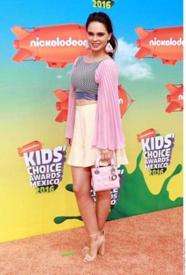 Fabiola Guajardo se apoderó de la alfombra naranja de los Kids' Choice Awards México 2016, en el lobby del Auditorio Nacional. <br/>