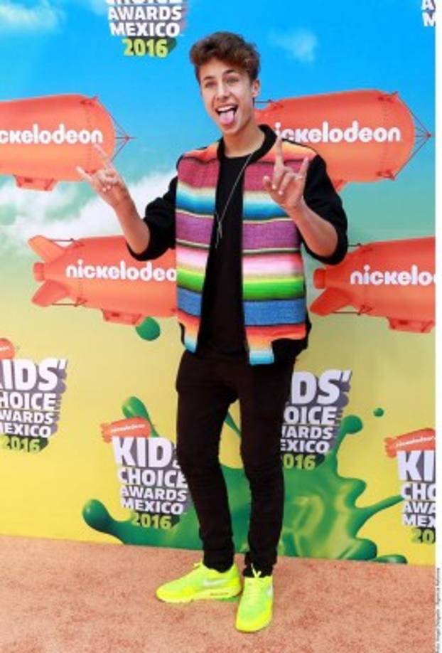 Juanpa Zurita estuvo presente durante la alfombra naranja de los Kids' Choice Awards México 2016, en el lobby del Auditorio Nacional.<br/>