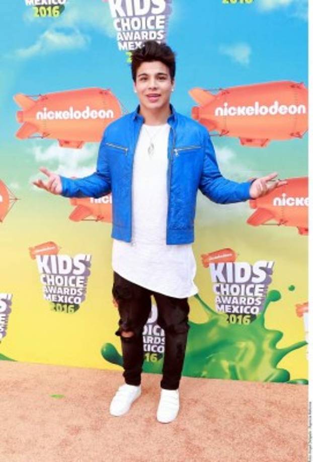 Sebastián Villalobos estuvo presente durante la alfombra naranja de los Kids' Choice Awards México 2016, en el lobby del Auditorio Nacional.<br/>