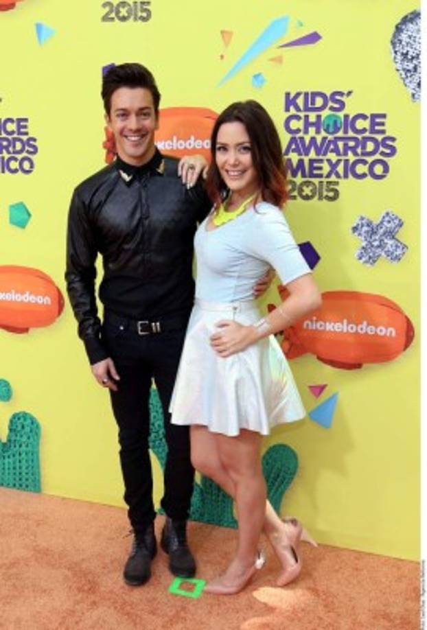 Roger González estuvo acompañado de la conductora Carla Medina, quienes se mostraron muy animados.