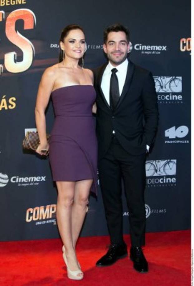 El comediante Omar Chaparro acudió acompañado de su esposa a la premier de la cinta que protagoniza. <br/>