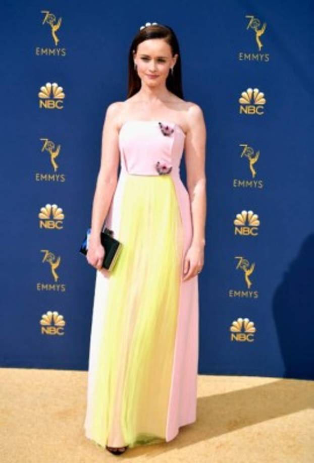 La actriz de Gilmore Girls, Alexis Bledel, a su llegada al Microsoft Theater.