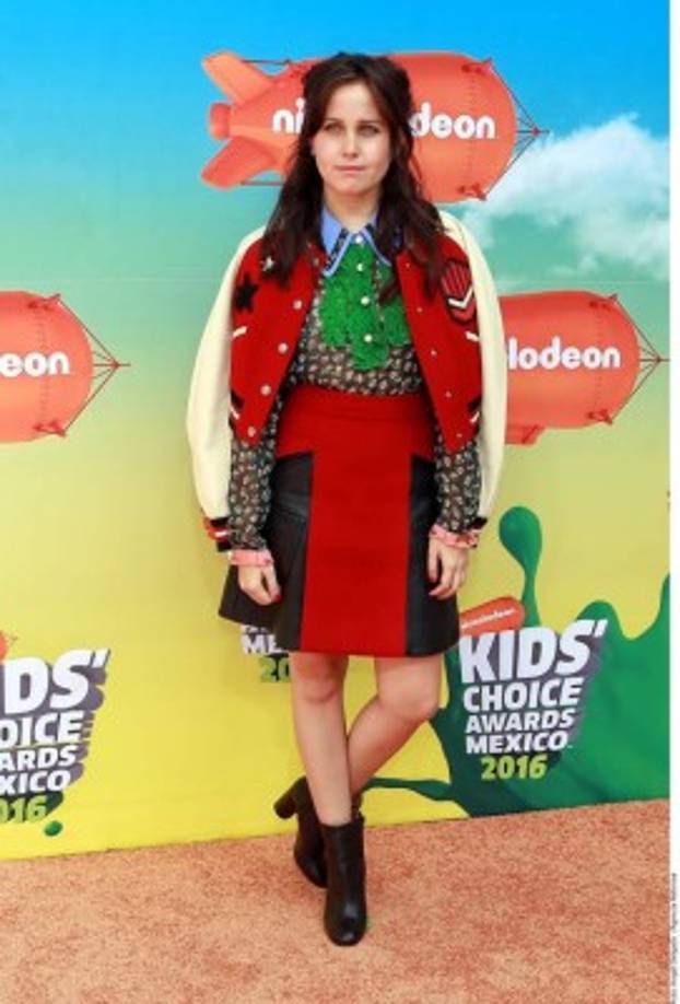 Natasha Dupeyrón estuvo presente durante la alfombra naranja de los Kids' Choice Awards México 2016, en el lobby del Auditorio Nacional.