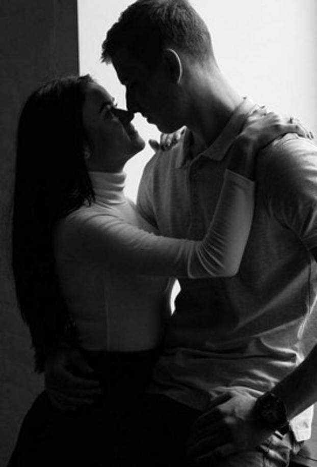 La esposa de Lunin es una influencer que comparte su día a día en las redes sociales. Publica fotos de sus viajes, sesiones fotográficas y donde declara muy a menudo su amor por Lunin.