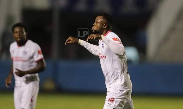 Yustin Arboleda es el goleador del Olimpia en este Clausura 2022 ya que ha marcado en ocho ocasiones.