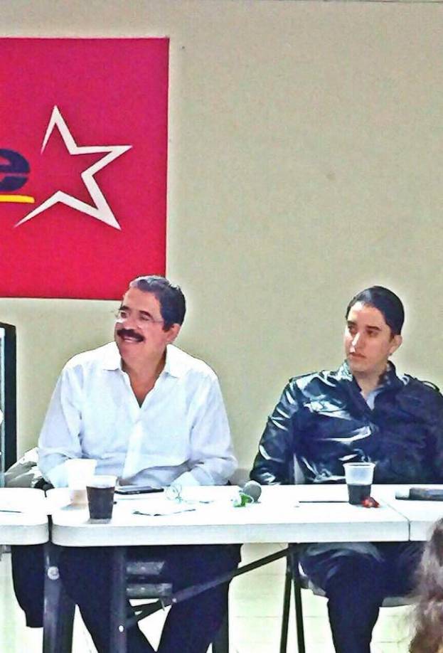 “Madre, el pueblo hondureño te cumplió. La gente ha depositado su confianza en ti, ahora te toca a ti cumplir tu palabra. Prometiste no fallarle. Eres una mujer honesta y capaz, juntos, unidos, sacaremos Honduras adelante”, publicó en redes sociales el hijo de la presidenta, quien forma parte del staff de la comisión de transición. 