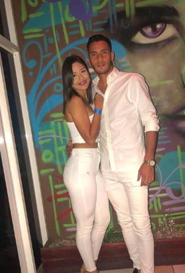 Su relación en las redes sociales es un ejemplo para sus seguidores. Ambos suelen compartir tiempo juntos y no dudan en compartirlo.