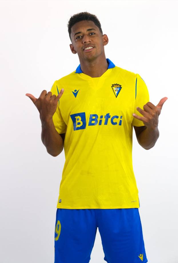 Medios españoles señalan que el hondureño Choco Lozano podría ser vendido por el Cádiz de cara a la próxima campaña.