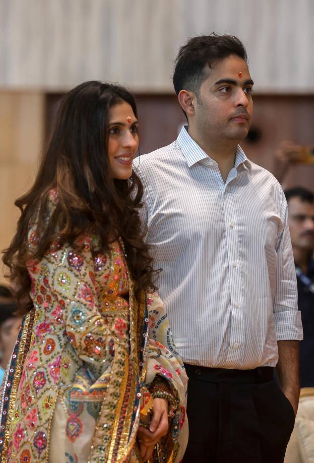 El hijo menor de Mukesh <b>Ambani</b>, Anant, y su prometida Radhika Merchant, ambos de 29 años, se casarán en una ceremonia hindú de tres días en Bombay, la capital financiera de India, a partir del 12 de julio. 
