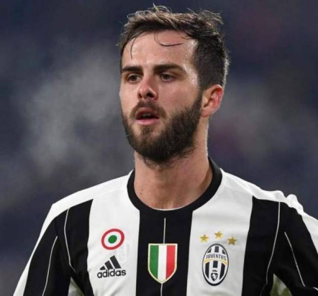 Oficial: El mediocampista bosnio Miralem Pjanic (28) renueva con la Juventus hasta junio de 2023. El jugador había sido vinculado con el Real Madrid y Barcelona.