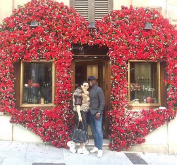 El amor entre David Suazo y la italiana Elisa Secchi comenzó en el 2000. Luego se sacaron en el 2015 formando una linda familia.