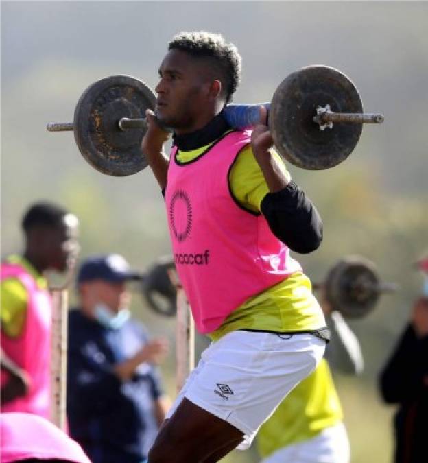 El lateral derecho Brayan Beckeles puede ser el otro fichaje del Olimpia para este campeonato que está por empezar. El futbolista, que finalizó contrato con el Nashville SC de la MLS, está entrenando bajo las órdenes de Pedro Troglio.