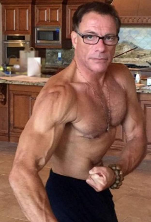 A pesar de mantener su cuerpo, el paso de los años ya se le nota en el rostro a Van-Damme.