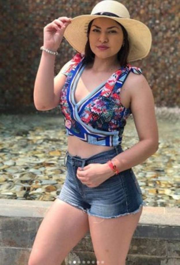 Malubi Paz no olvida sus raíces y disfruta de andar hasta con sombrero.