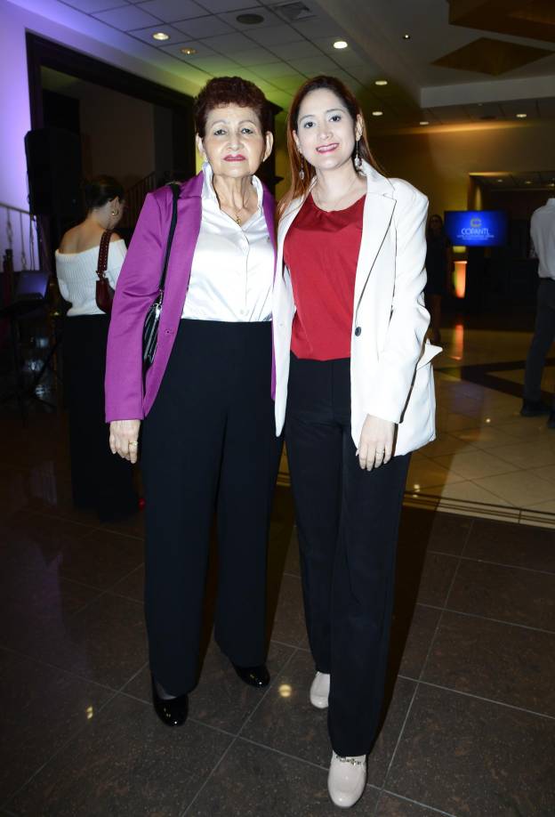 Ana Castellón y Claudia Avilés.