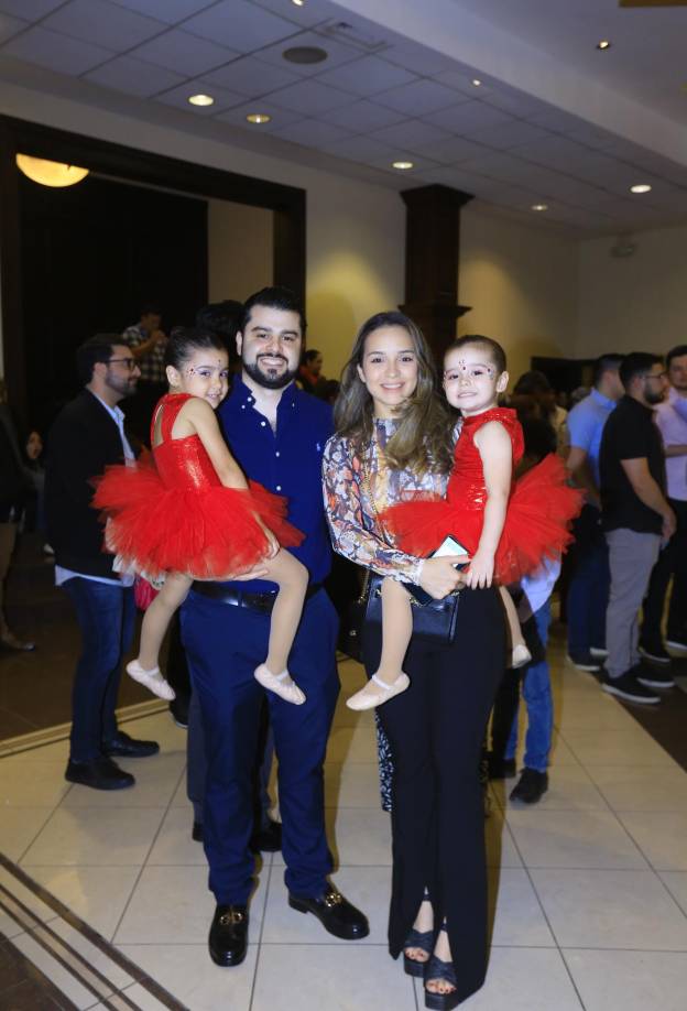 Renata, Román, Nicolle y Camille Tábora