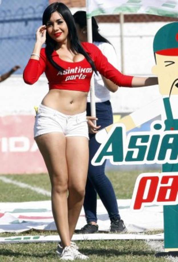 Patricia Madrid deslumbra en los estadios con su esbelta figura.