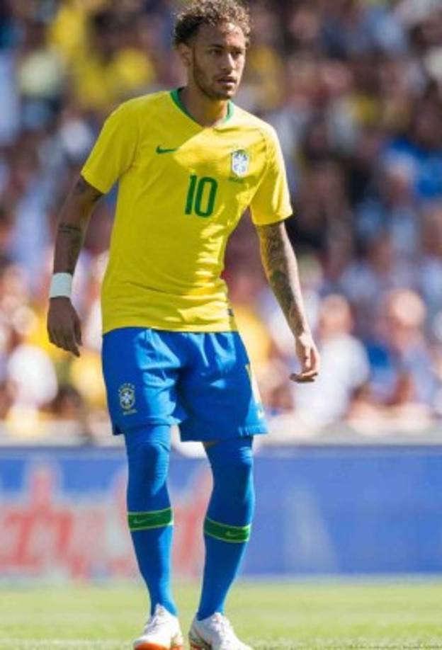 Neymar: El delantero brasileño regresó a las canchas este domingo y lo hizo a lo grande al anotar un gol en la victoria de 2-0 de Brasil frente a Croacia. Diarios españoles informan que el Real Madrid mandó a espiar al ariete sudamericano en el juego que se realizó en Londres, Inglaterra.
