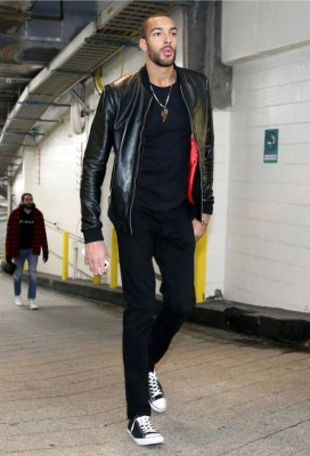 Rudy Gobert es un jugador de baloncesto francés de los Utah Jazz de la NBA. Con 2,16 metros de altura y una envergadura de 2,36, ​juega en la posición de pívot.