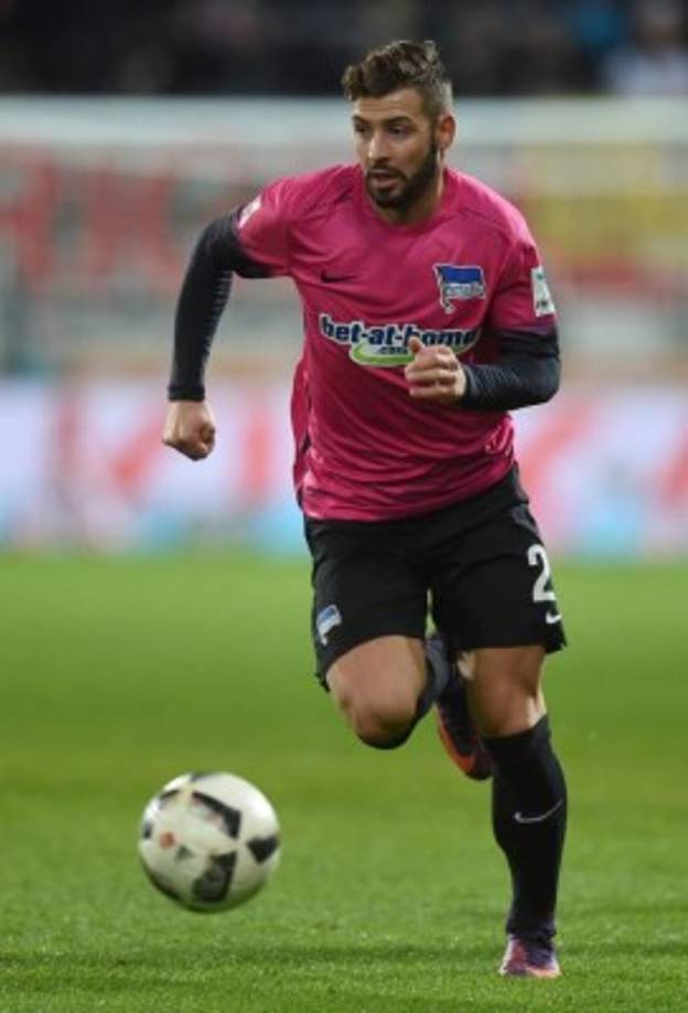 Según informa Süddeutsche Zeitung, el Atlético de Madrid ya tiene pensado un sustituto para Filipe Luis, en caso de que el lateral brasileño acabe poniendo rumbo a París. Se trata de Marvin Plattenhardt, internacional alemán de 26 años que juega en el Hertha de Berlín.