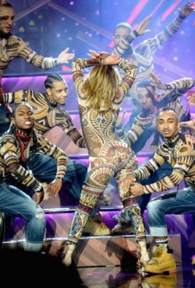 JLo sabe como ser una diosa en el escenario como lo ha demostrado en los American Music Awards 2015.