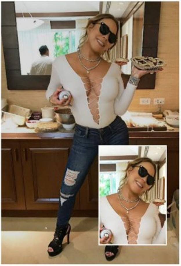 La estadounidense también se ha visto envuelta en el escándalo por querer demostrar que tiene una figura 'perfecta'. <br/><br/>El pasado Día de Acción de Gracias, Mariah compartió una imagen retocada. A simple vista, su hombro izquierdo se ve muy diferente con el derecho. <br/><br/>Además, junto al muslo de su pierna derecha, el relieve de la puerta también está curvado dando a entender que ha reducido su muslo.