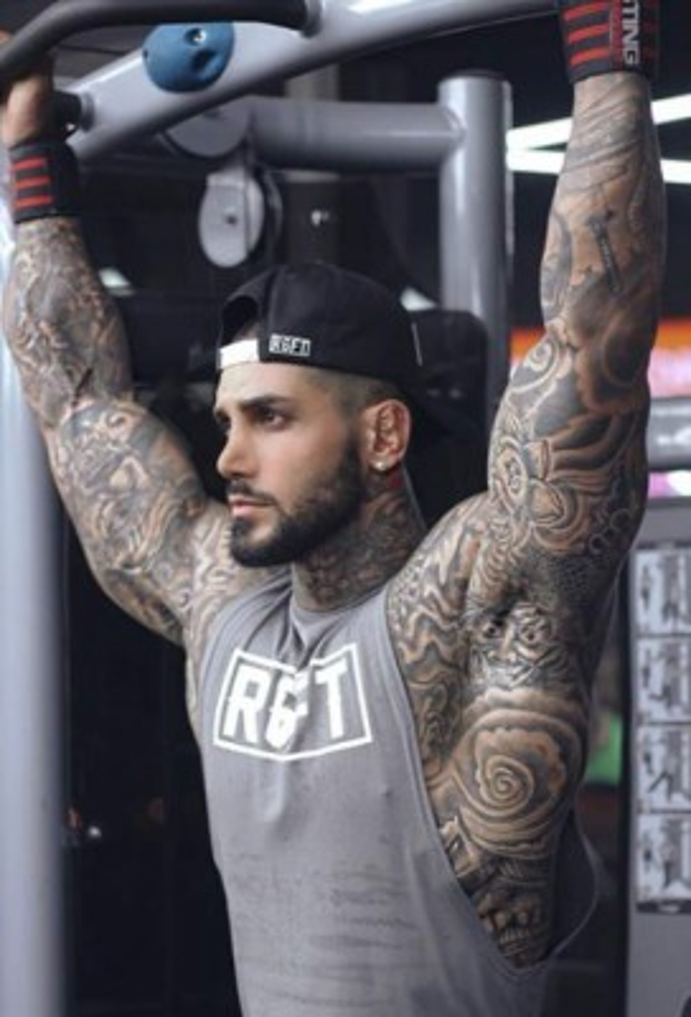 '¿Alguna vez te has asustado pensando que en el día del juicio Alá te preguntará sobre tus tatuajes?', es uno de los comentarios que autodenominado 'soldado musulmán' ha recibido en redes.