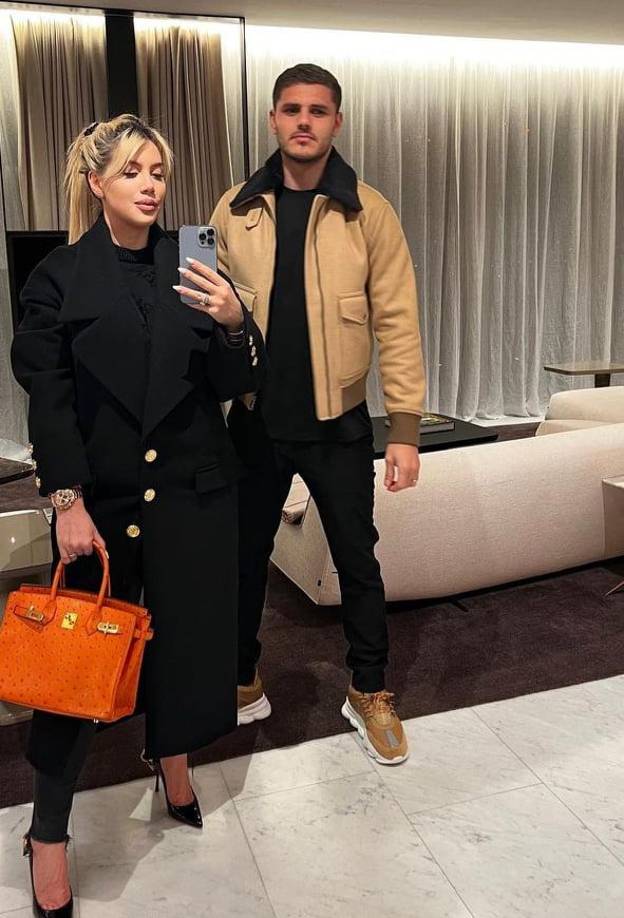 El matrimonio entre el jugador y su representante ocupó los titulares de la prensa luego de que el programa argentino “A la tarde” afirmara que la empresaria habría tenido un romance con su guardaespaldas, Agustín Longueira.