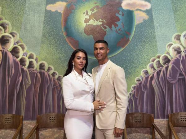 La revista VOGUE ha compartido en exclusiva las fotografías de la esperada boda de Cristiano Ronaldo y Georgina Rodríguez.