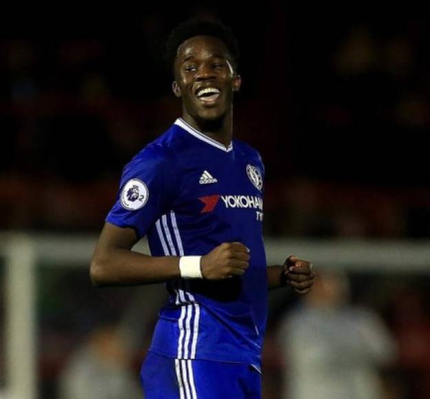 El joven delantero inglés Ike Ugbo regresa al Chelsea tras jugar a préstamo con el Barnsley.