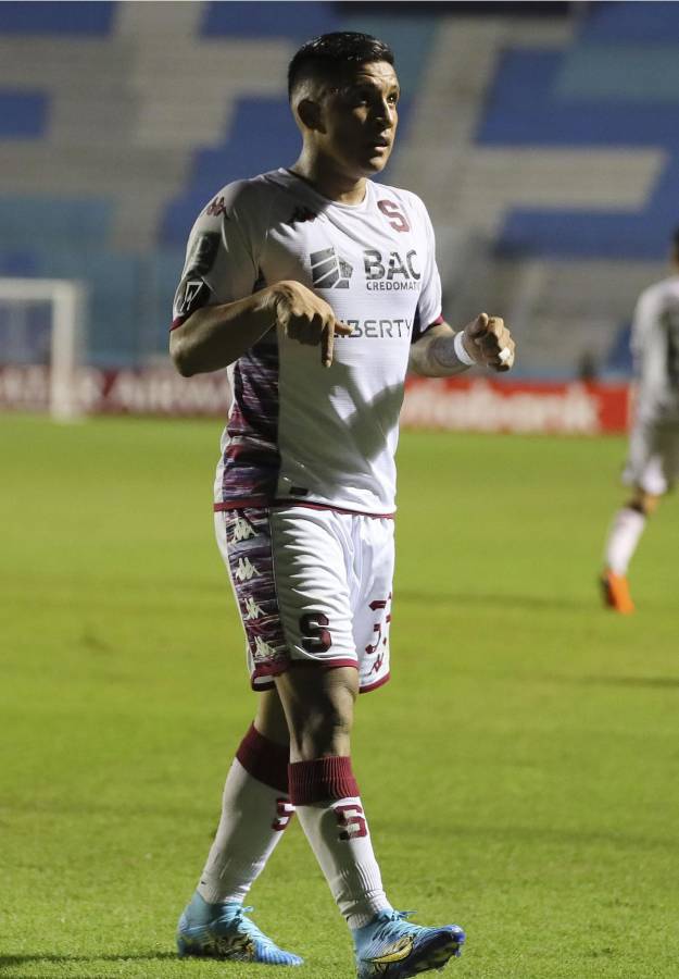 Michaell Chirinos celebrando su gol contra Motagua en el estadio Nacional Chelato Uclés.
