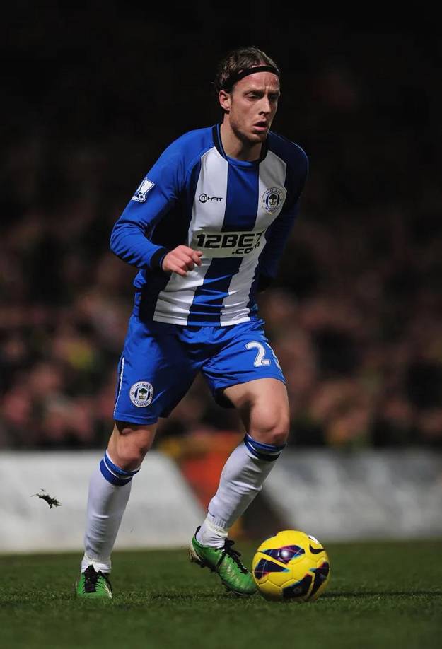 La Policía registró seis casas y una caravana, confiscando 100.000 euros en efectivo, un yate, tres coches, seis relojes de lujo y joyas, como parte de la investigación.