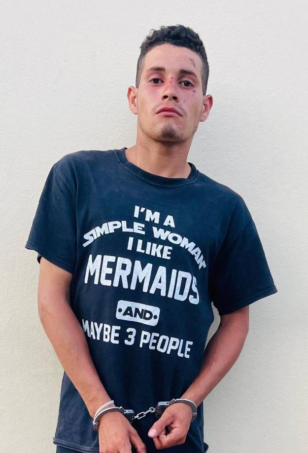 Olvin fue interceptado supuestamente por su primo y el padre de este, quienes descendieron de una zona boscosa, portando armas blancas y sin mediar palabras comenzaron a atacarlo a machetazos.