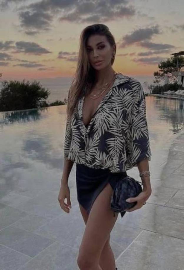 Además, anunció el fin de su relación recordando que tiene dos hijos a los cuales no ha visto. En el mismo mensaje reveló la identidad de la supuesta amante.