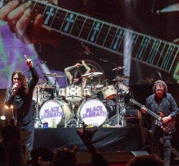 <b>BLACK SABAATH</b>Fue una banda británica formada en 19681 en Birmingham, Inglaterra por Tony Iommi (guitarra), Ozzy Osbourne (voz), Geezer Butler (bajo) y Bill Ward (batería). Ayudó a crear el género con lanzamientos tan innovadores como “Paranoid”, un álbum del que la revista Rolling Stone dijo que “cambió la música para siempre”, mientras que Time Magazine aseguró que “Paranoid” fue “el lugar de nacimiento del heavy metal”, incluyéndolo en su lista de los 100 mejores álbumes de todos los tiempos, el canal MTV colocó a Black Sabbath en el primer puesto de su lista de las 10 mejores bandas del género, mientras que VH1 les puso en el puesto número dos de su lista de los 100 mejores artistas del hard rock, y además puso la canción “Iron Man” en el puesto número uno de su lista de las 40 mejores canciones de metal.