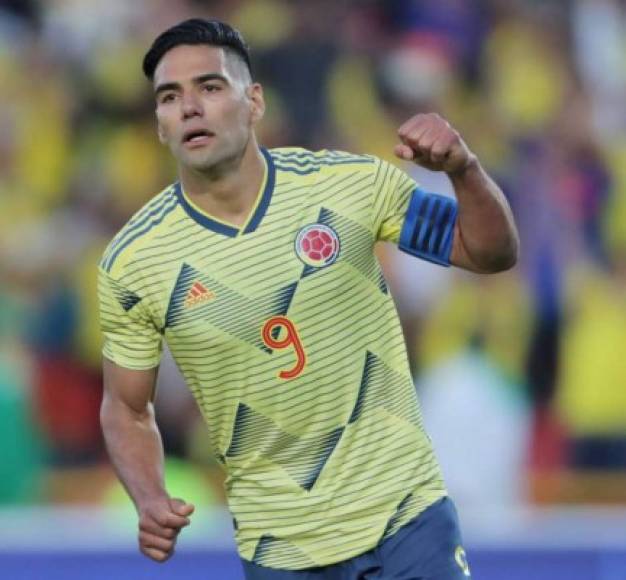 Radamel Falcao: El delantero no quiere seguir la próxima temporada vistiendo la camiseta del Mónaco. El colombiano ha hablado sobre su futuro y lo tiene claro: 'Estoy estudiando las ofertas, hay buenas oportunidades para mi carrera', dijo.