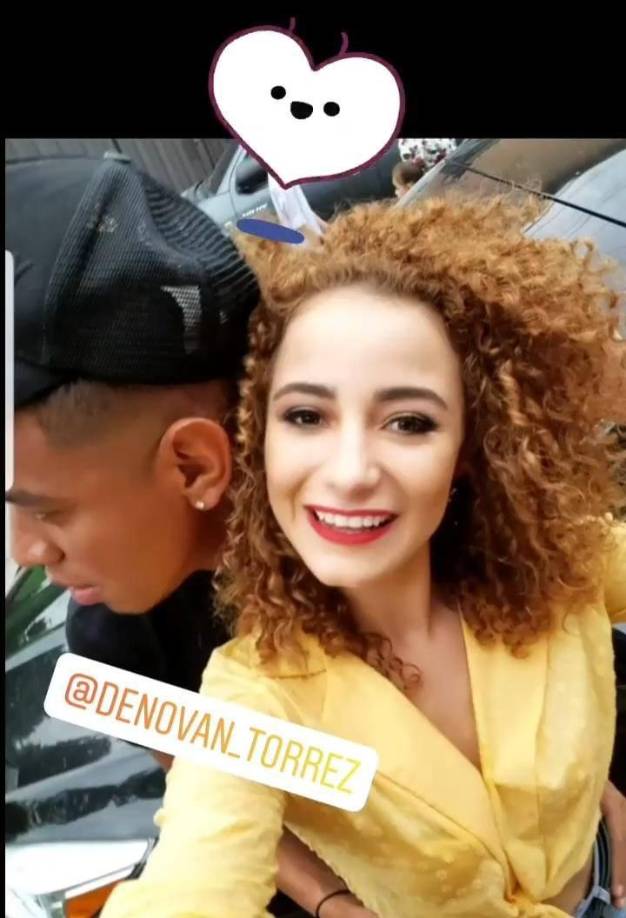 ¿Cómo se conocieron?, le preguntaron a Mayra y ella respondió: “En un tiempo a mí me tocó cubrir deportes, entonces iba bastante como a cubrir la <b>Liga Nacional </b>y por ahí, pues, cuando me tocaba ir al Estadio Nacional aquí en <b>Tegucigalpa</b> yo miraba a ese muchacho tan bello”, señaló.