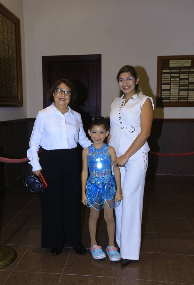 Argentina Valle, Paulinne Cruz y Ashley Cruz