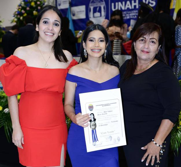 Sheryl Díaz, Adily Mejía y Miriam Calidonio