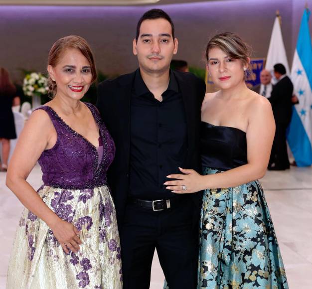 Rosa María Melgar, Juan Alberto Castro y María Urbina