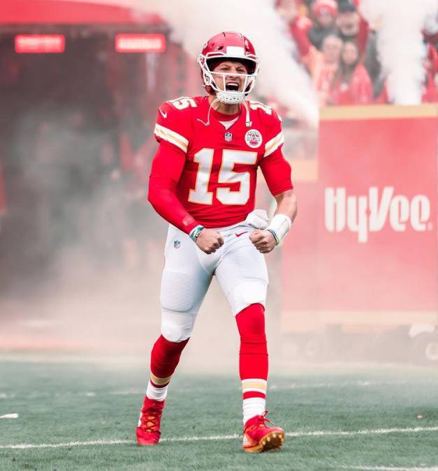 En los playoffs, Mahomes tuvo dos actuaciones heroicas en los triunfos ante los Jaguars y los Bengals al mantenerse en el campo liderando a su equipo pese a sufrir una lesión de tobillo.