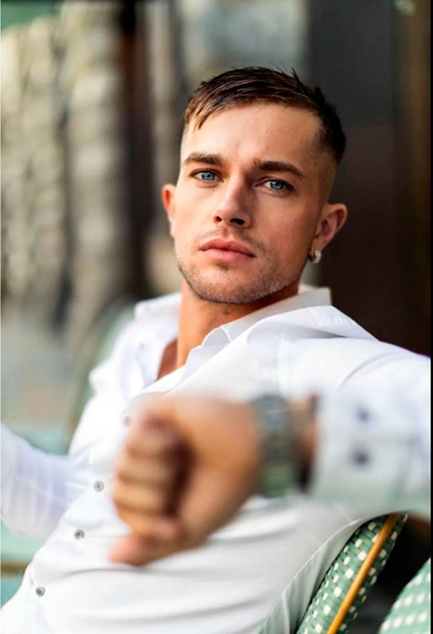 Así era Oliver Spedding, el futbolista que dejó su carrera deportiva para dedicarse al cince para adultos, trabajo del que después se arrepintió.