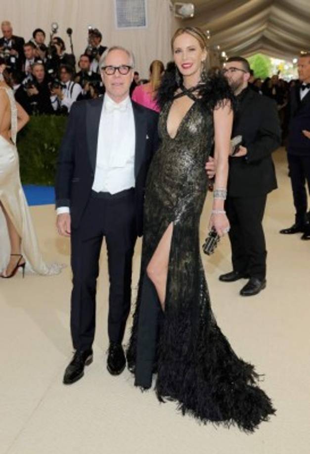 El diseñador Tommy Hilfiger (izq.) y su esposa, la empresaria Dee Ocleppo.<br/><br/>