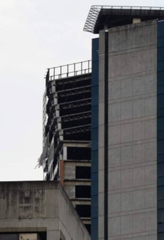 Esta estructura abandonada, conocida como la torre de David, estuvo habitada hasta hace años ilegalmente por familias que fueron desalojadas por el Ejecutivo.