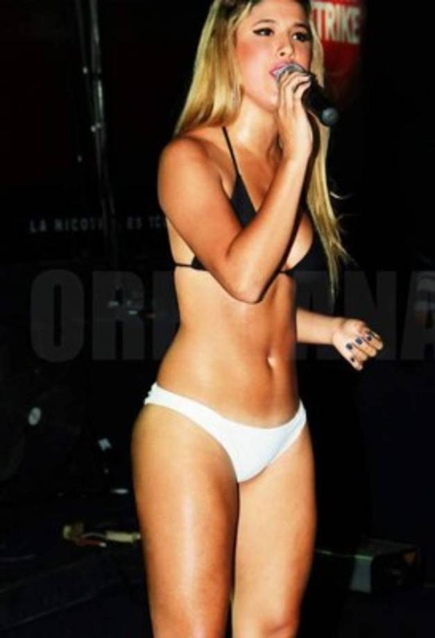 La relación entre futbolista y cantante es muy reciente y está en plena fase pasional.