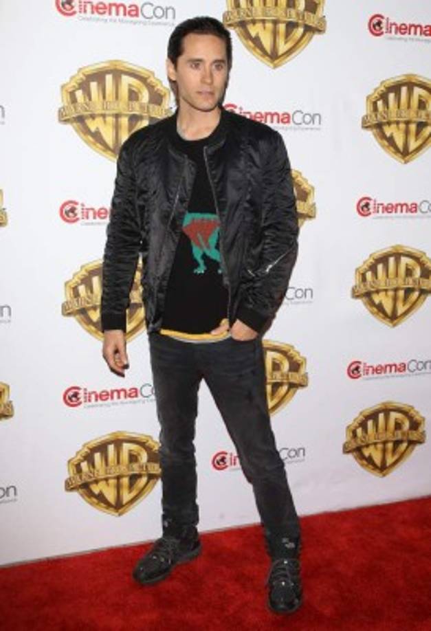Un estilo más oscuro en el que Jared Leto deja en alto el nombre de la marca.