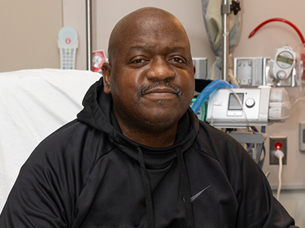 El riñón de cerdo, que recibió Slayman, fue aportado por una empresa de biotecnología de Massachusetts llamada eGenesis.