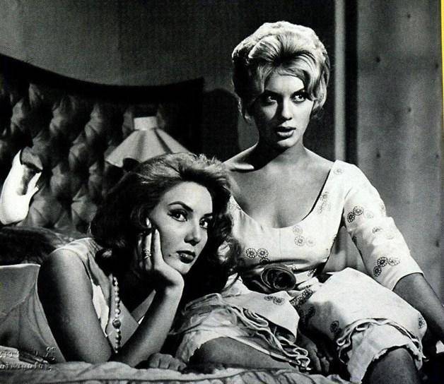 Tere Velázquez y Lorena Velázquez, trabajaron juntas en varias películas de cine fantástico. Algunas de las películas más destacadas en las que aparecieron juntas incluyen “Santo contra las mujeres vampiro” y “Santo contra los zombies”. Estas películas son recordadas por su mezcla única de acción, comedia y elementos sobrenaturales, y las actuaciones de las hermanas Velázquez son una parte integral de su encanto y atractivo duradero.